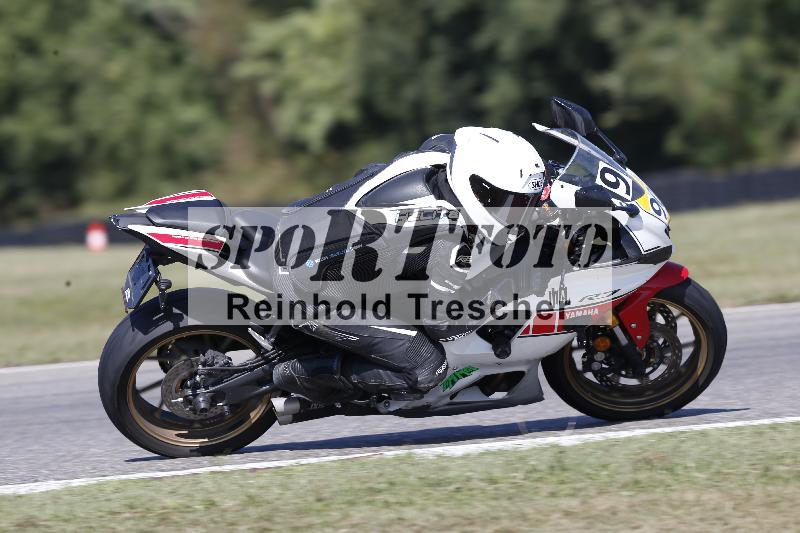 /Archiv-2025/49 26.08.2025 Cornu Master School ADR/blau-bleu/90